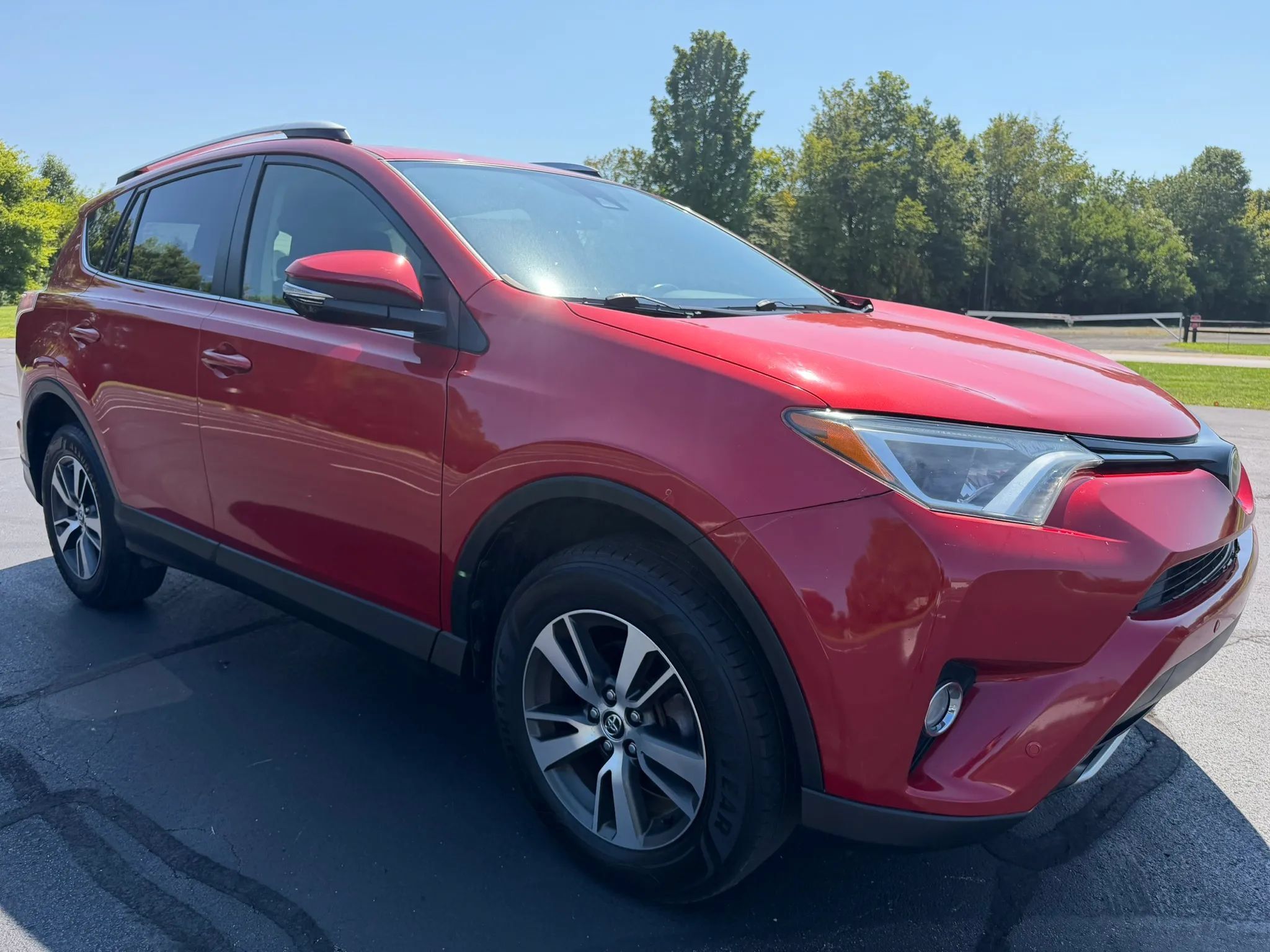 Used 2016 Toyota RAV4 XLE w/ Convenience Package AWD/4WD image 8