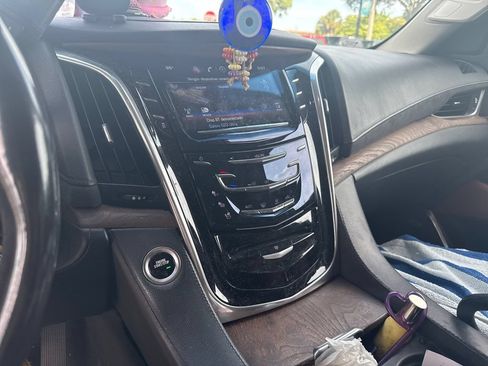 Used 2019 Cadillac Escalade ESV Luxury RWD image 3