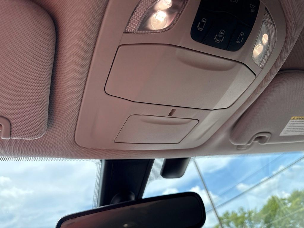 Used 2019 Chrysler Pacifica Touring-L FWD image 27