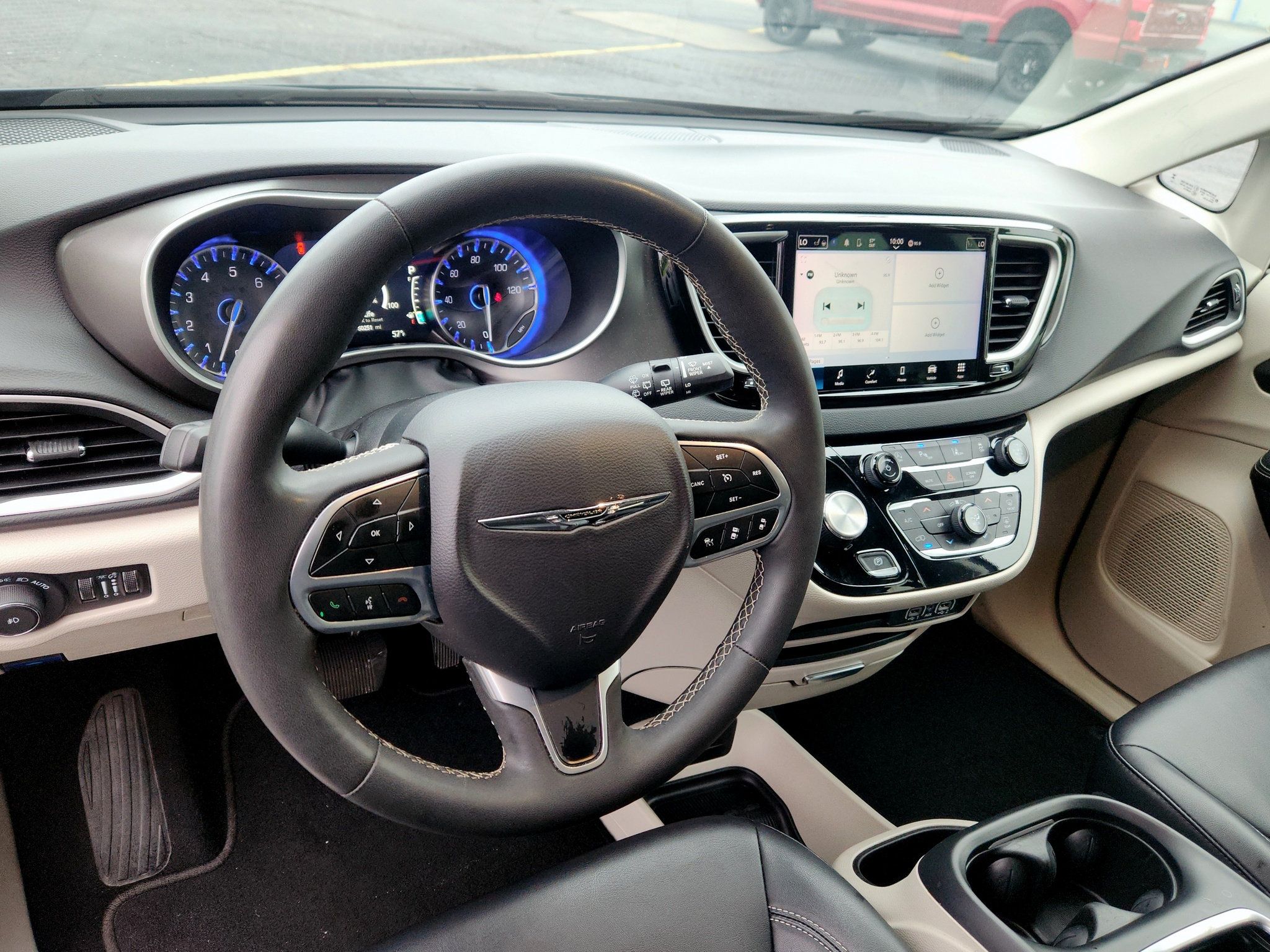 Used 2024 Chrysler Pacifica Touring-L FWD image 22