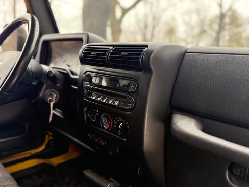 Used 2004 Jeep Wrangler 4WD image 44