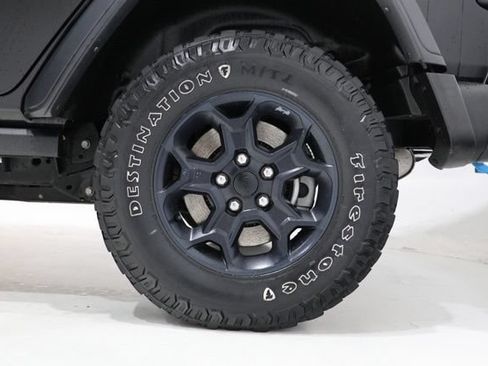 Used 2023 Jeep Wrangler Unlimited w/ Sun & Screen Package AWD/4WD image 9