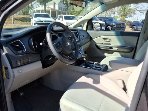 Used 2021 Kia Sedona LX image 22