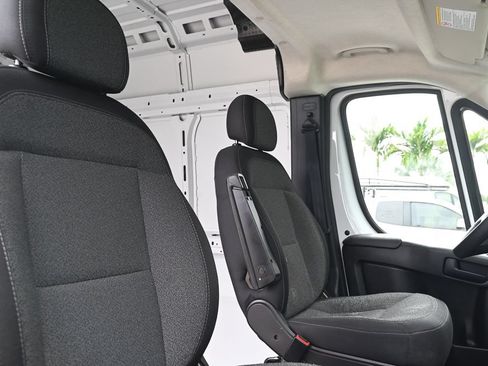 Used 2024 RAM ProMaster 2500 w/ Convenience Group FWD image 15