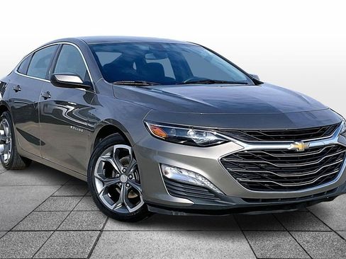 Used 2020 Chevrolet Malibu LT image 2