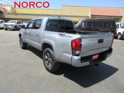 Used 2018 Toyota Tacoma TRD Sport w/ Technology Package image 5