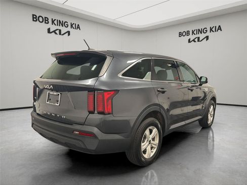 Used 2022 Kia Sorento LX AWD/4WD image 5