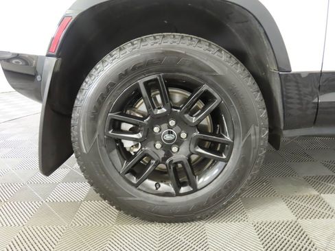 Certified 2023 Land Rover Defender 90 X-Dynamic SE image 29