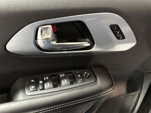 New 2026 Chrysler Pacifica Limited image 22