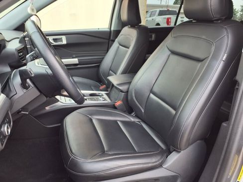Certified 2023 Ford Explorer XLT w/ Equipment Group 202A AWD/4WD image 4