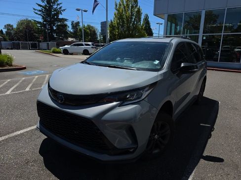 Used 2025 Toyota Sienna XSE w/ XSE Premium Package AWD/4WD image 2