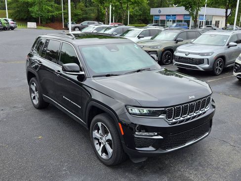 Used 2025 Jeep Grand Cherokee Limited w/ Luxury Tech Group II RWD image 7