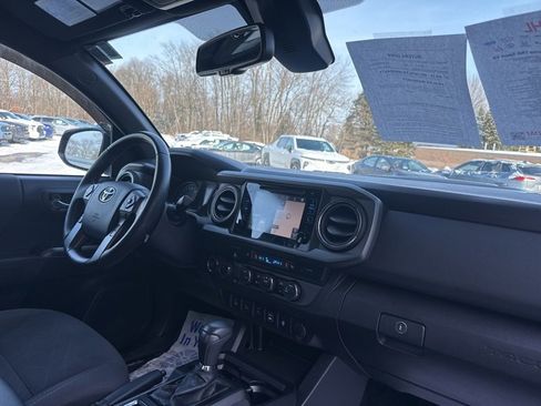Used 2019 Toyota Tacoma TRD Sport image 45