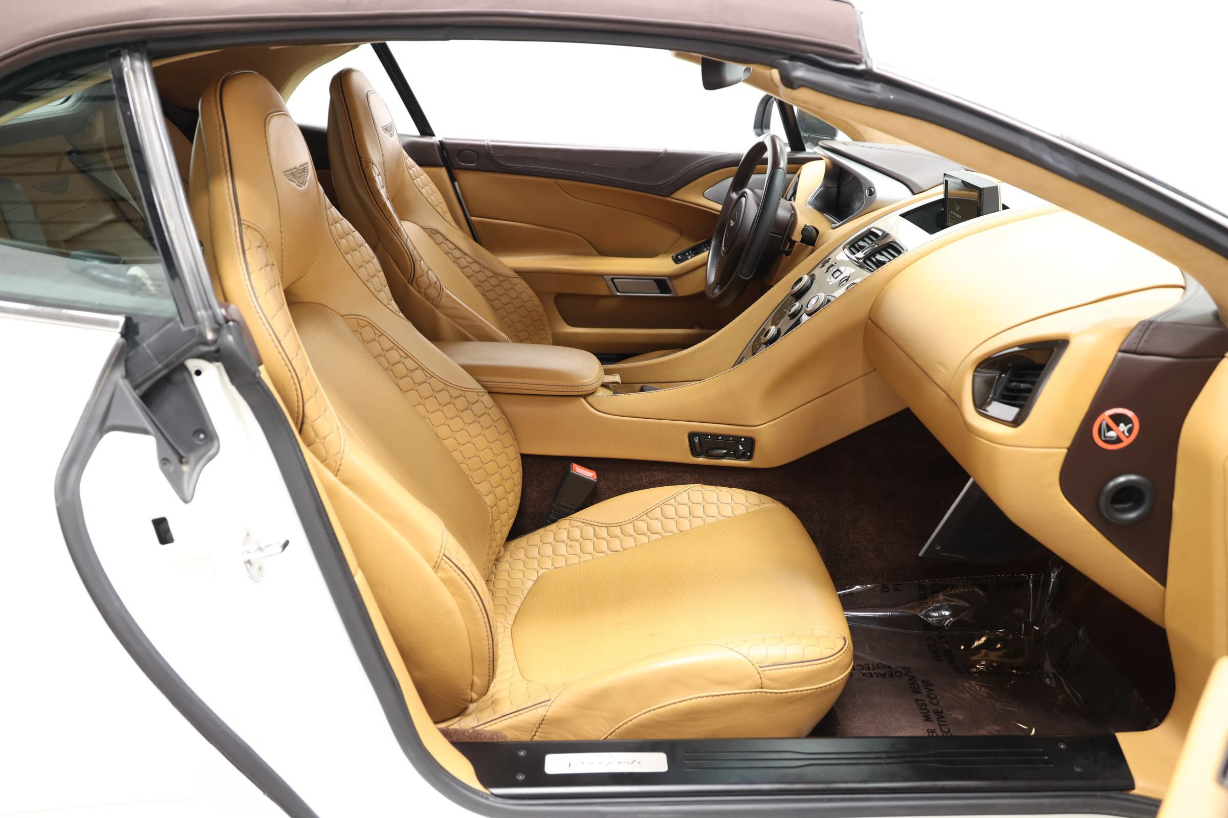 Used 2015 Aston Martin Vanquish Volante RWD image 63