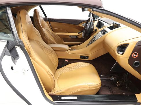 Used 2015 Aston Martin Vanquish Volante RWD image 63
