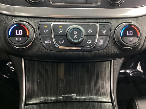 Used 2019 Chevrolet Impala LT FWD image 37