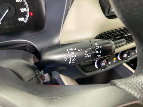 Used 2024 Honda HR-V LX image 15