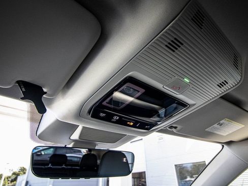 New 2026 Volkswagen Tiguan SE image 41