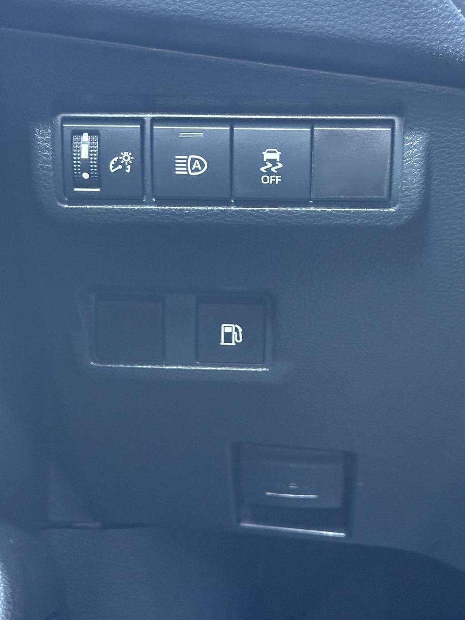 Used 2024 Toyota Corolla Cross AWD Hybrid image 40