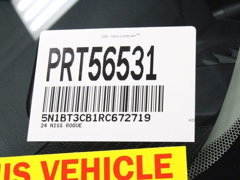 Used 2024 Nissan Rogue SL AWD/4WD image 32
