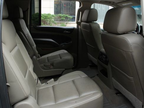 Used 2019 Chevrolet Suburban Premier AWD/4WD image 22