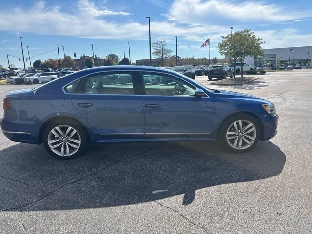 Used 2017 Volkswagen Passat 1.8T SEL Premium FWD image 2