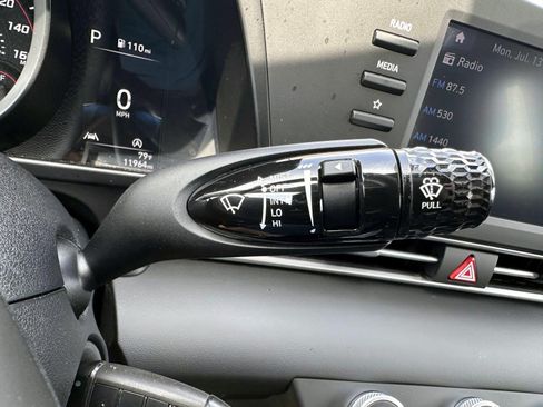 Used 2023 Hyundai Elantra SE FWD image 20