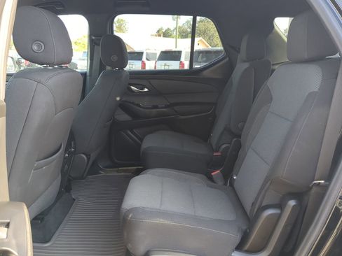 Used 2023 Chevrolet Traverse LT image 14