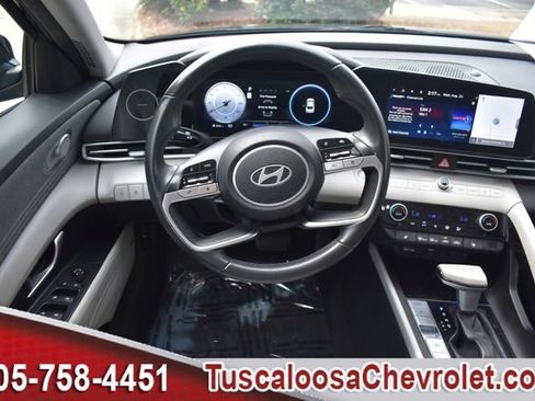 Used 2025 Hyundai Elantra Limited FWD image 29