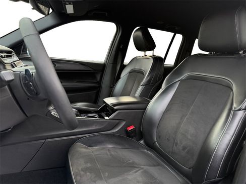 Used 2023 Jeep Grand Cherokee Altitude image 9