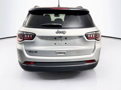 Used 2024 Jeep Compass Latitude w/ Convenience Group AWD/4WD image 4