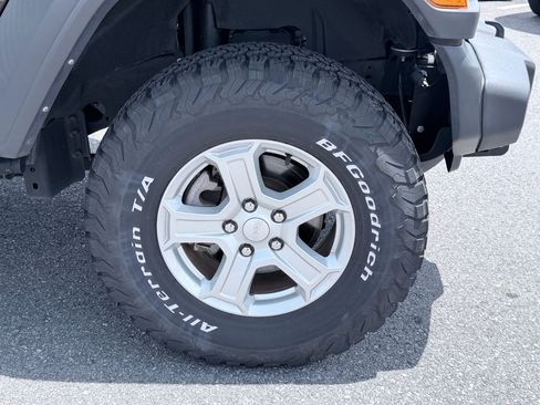 Used 2023 Jeep Wrangler Sport AWD/4WD image 31