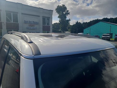 Used 2021 Nissan Armada SL w/ Captain's Chairs Package image 10