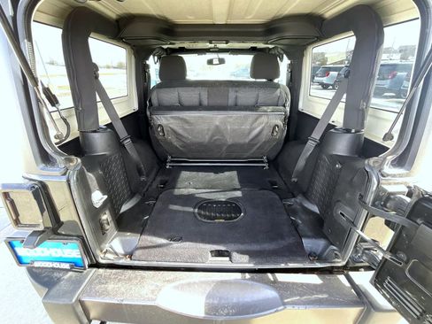 Used 2016 Jeep Wrangler Sport image 17