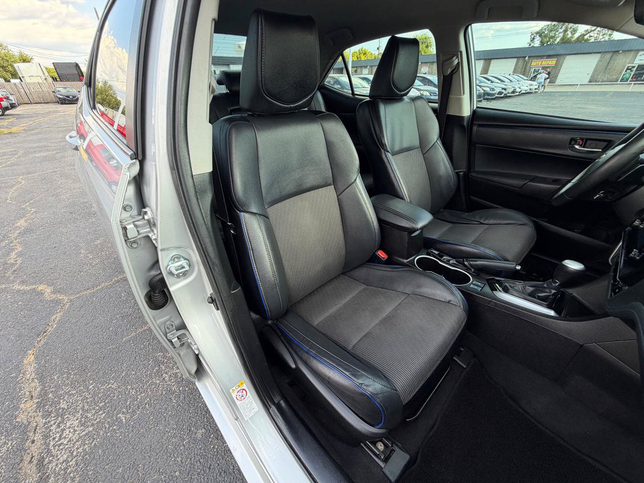 Used 2018 Toyota Corolla SE FWD image 16