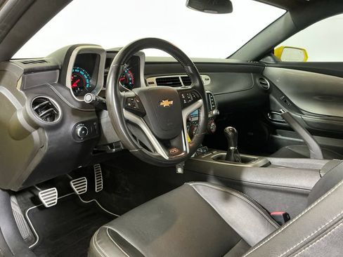 Used 2015 Chevrolet Camaro SS RWD image 19