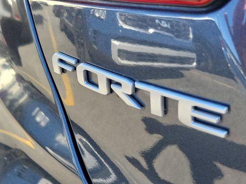 Used 2023 Kia Forte LXS w/ LXS Technology Package image 7