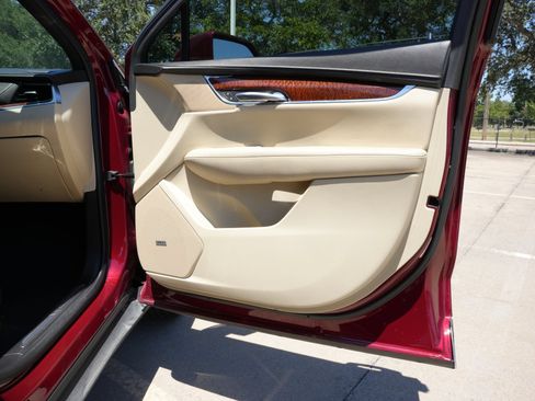 Used 2018 Cadillac XT5 Luxury w/ Driver Awareness Package FWD image 26