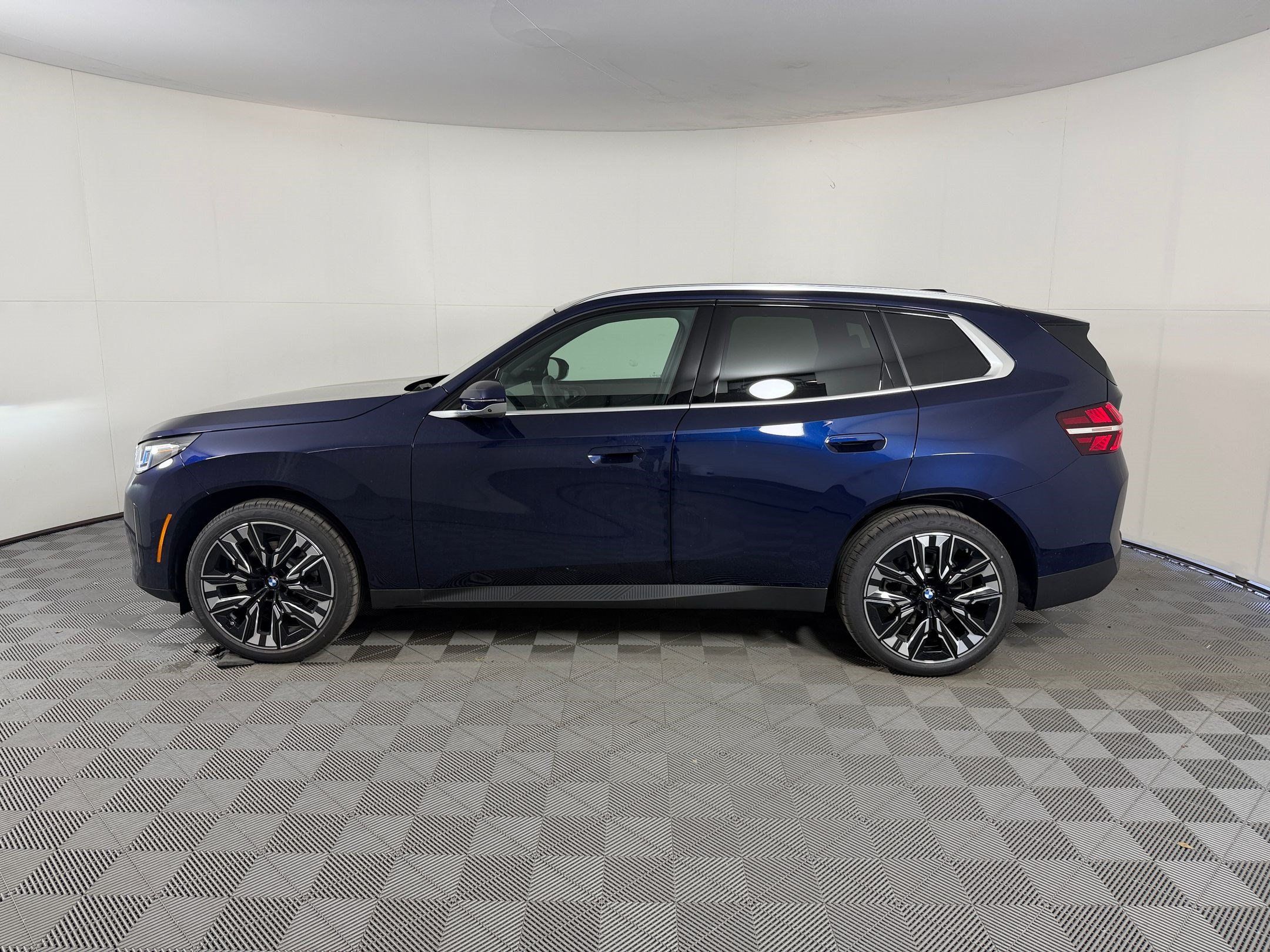 Used 2026 BMW X3 xDrive30i w/ Premium Package AWD/4WD image 2