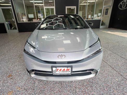 Certified 2026 Toyota Prius Plug-In Hybrid FWD image 7