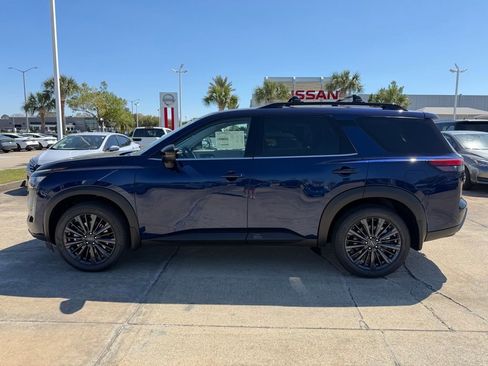 New 2026 Nissan Pathfinder SL image 2