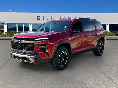 Used 2024 Chevrolet Traverse Z71 w/ Enhanced Driving Package image 3