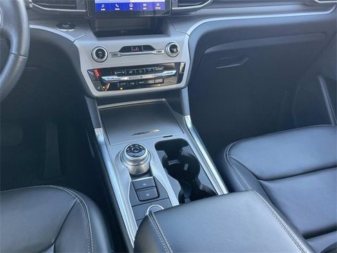 Used 2022 Ford Explorer XLT w/ Equipment Group 202A image 17