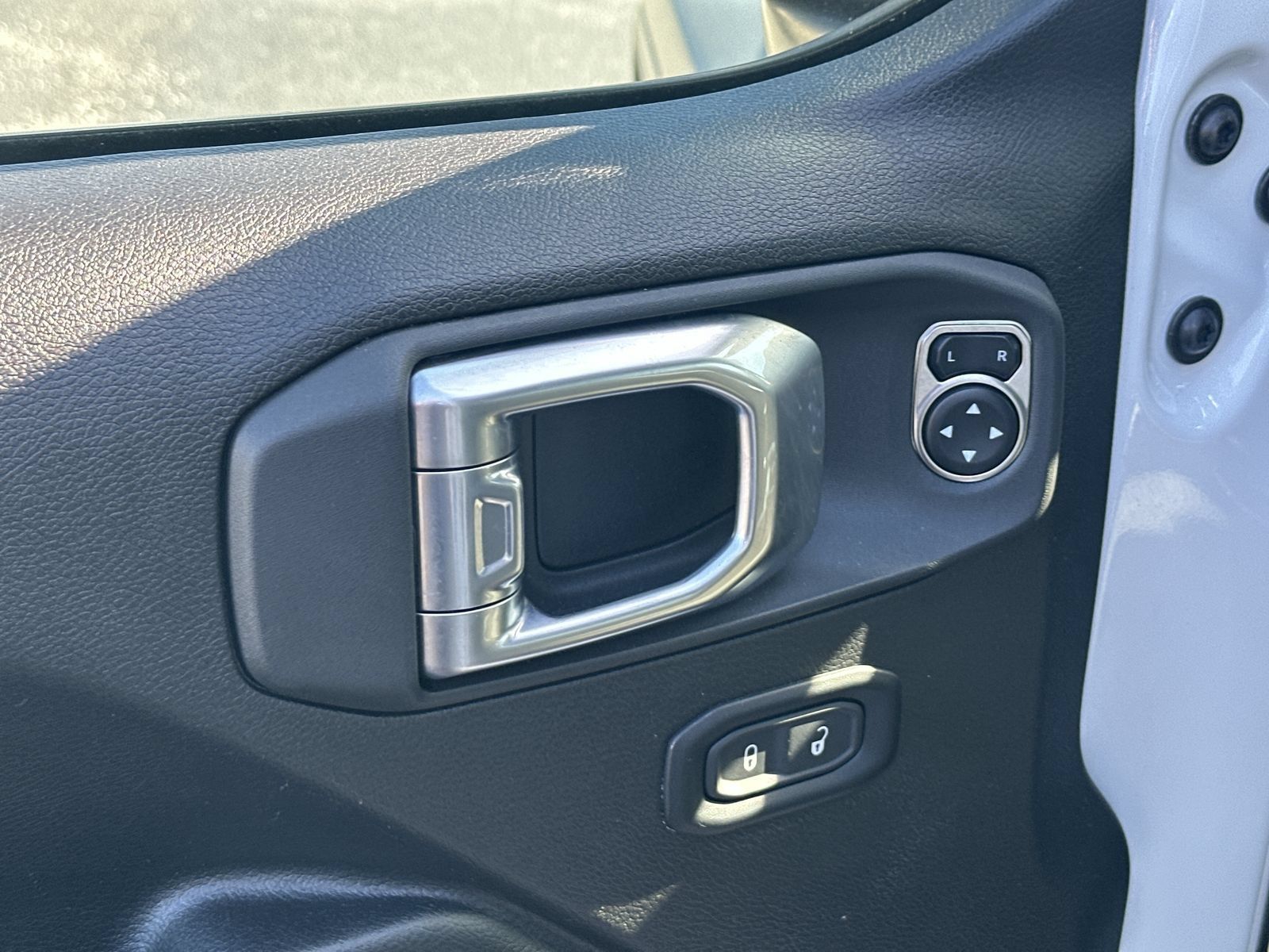 Used 2024 Jeep Wrangler Unlimited Sport AWD/4WD image 15