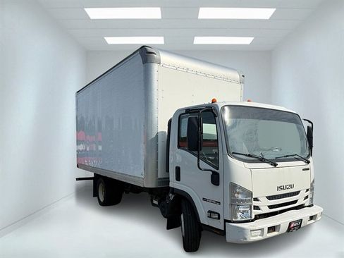 Used 2019 Isuzu NPR RWD image 4