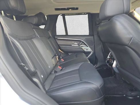 Used 2025 Land Rover Range Rover SE AWD/4WD image 18