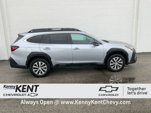 Used 2023 Subaru Outback Premium image 3