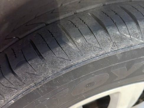 Used 2018 Chrysler Pacifica Touring-L FWD image 21