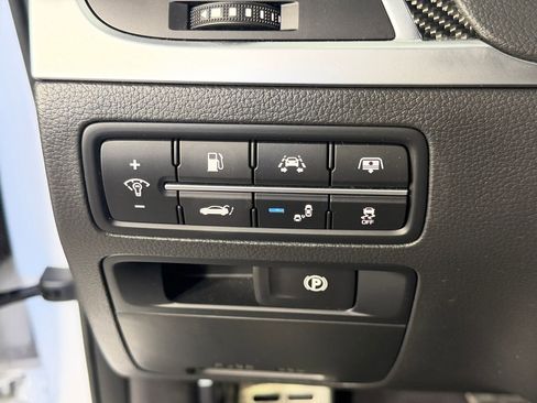 Used 2018 Genesis G80 3.3T Sport RWD image 18