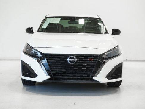 Used 2023 Nissan Altima 2.5 SR image 3